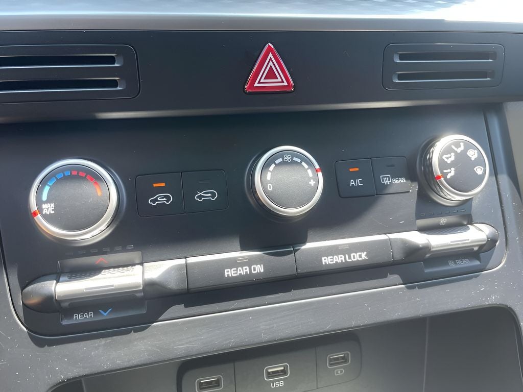 2024 Kia Carnival LX
