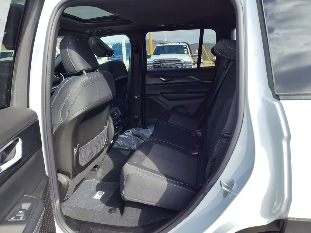 2026 Jeep Grand Cherokee Laredo X