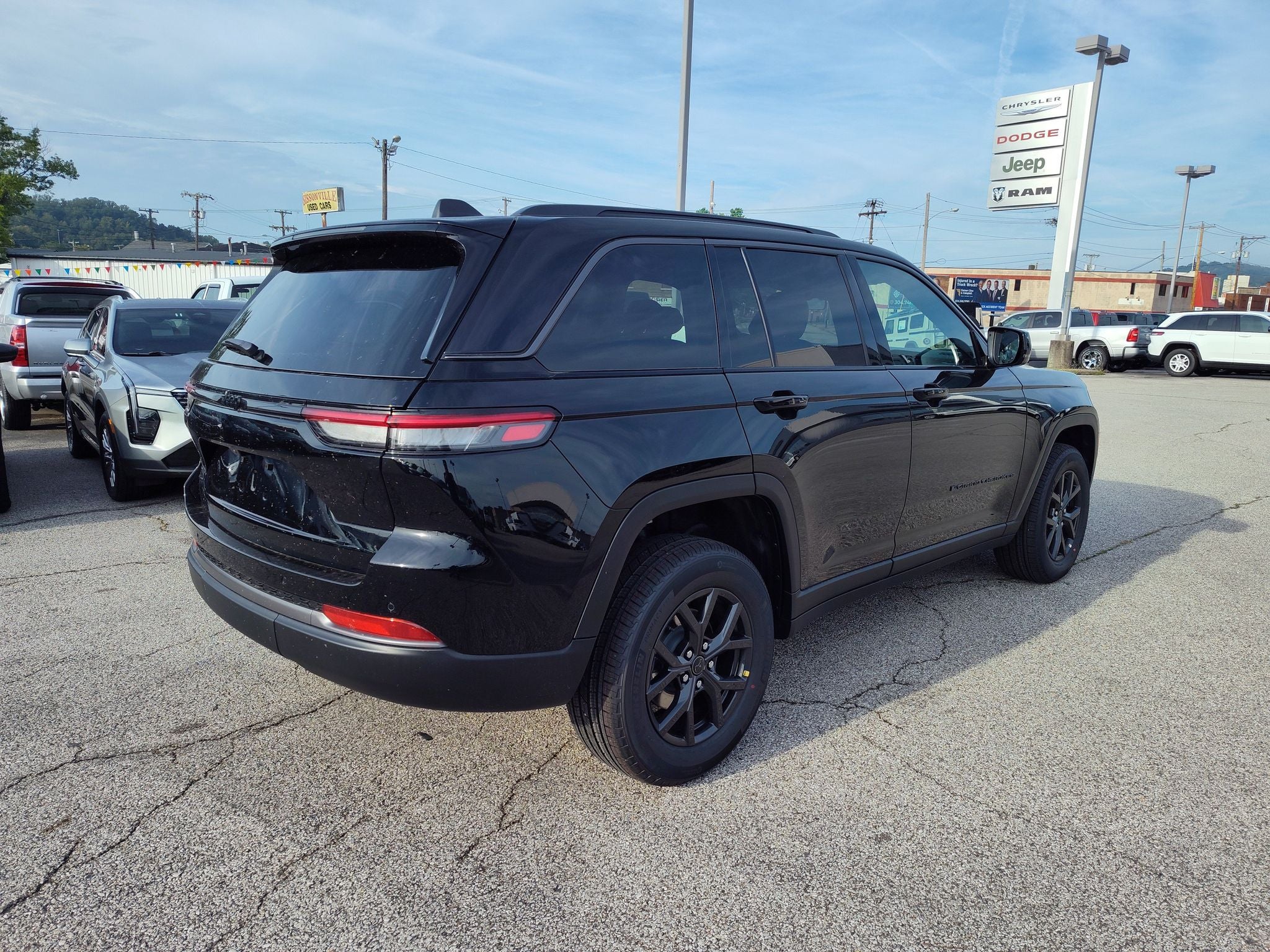 2027 Jeep Grand Cherokee Laredo Altitude