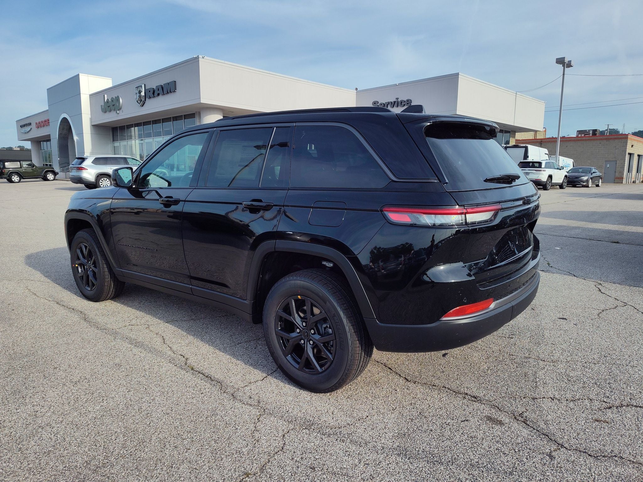 2027 Jeep Grand Cherokee Laredo Altitude
