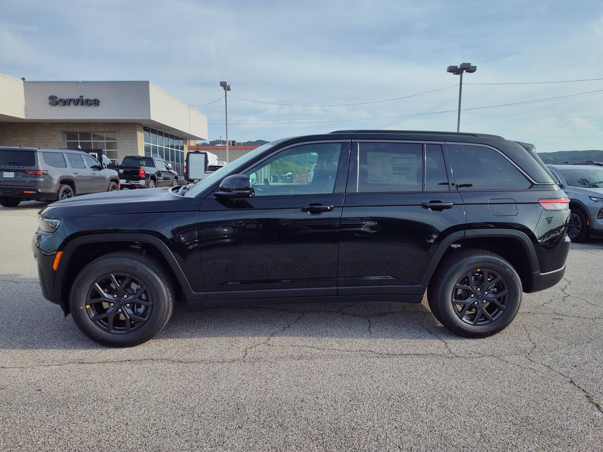 2027 Jeep Grand Cherokee Laredo Altitude