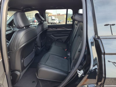 2027 Jeep Grand Cherokee Laredo Altitude