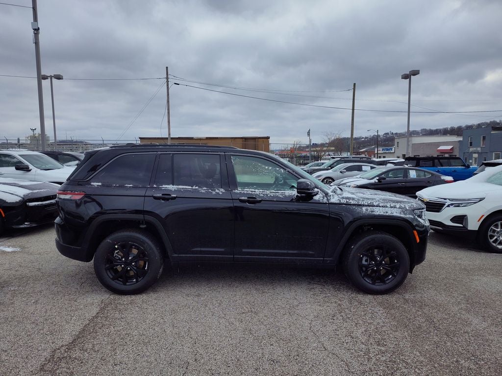 2026 Jeep Grand Cherokee Laredo Altitude