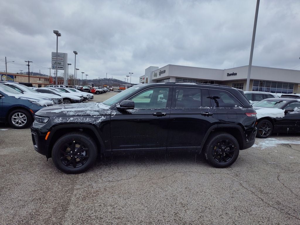 2026 Jeep Grand Cherokee Laredo Altitude