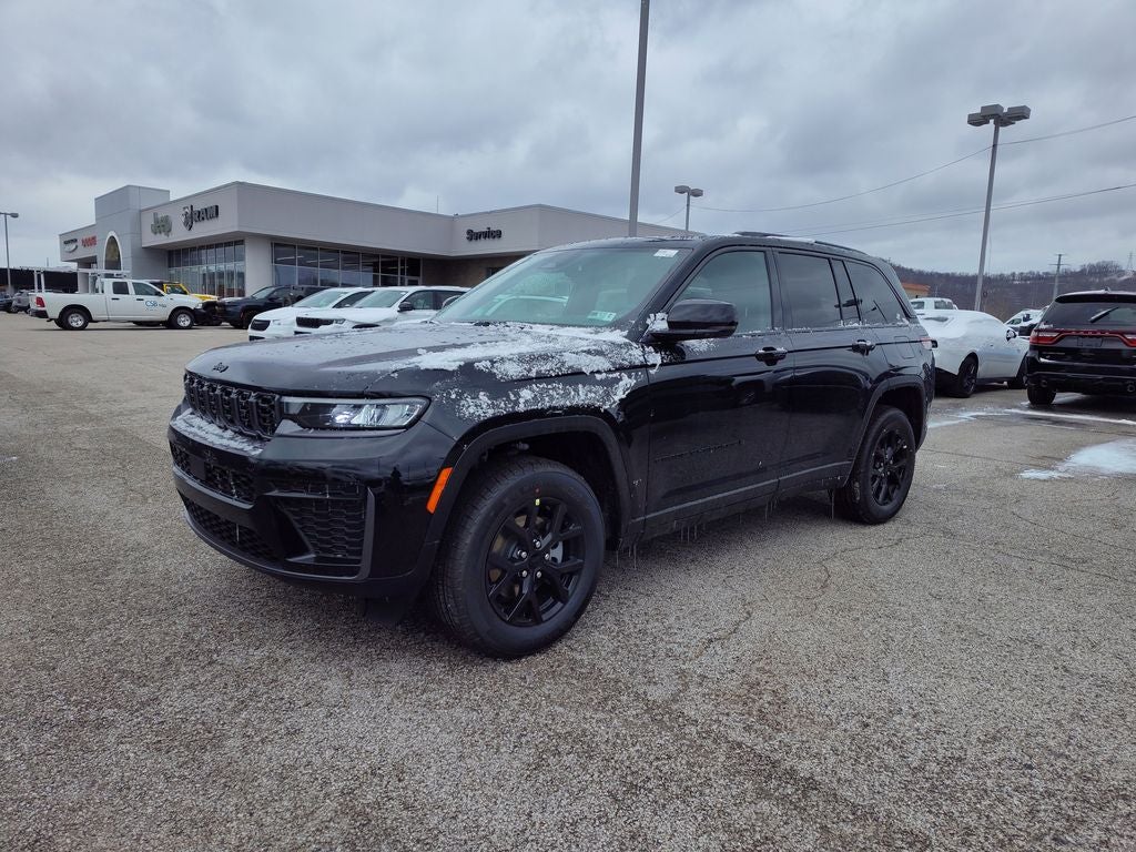 2026 Jeep Grand Cherokee Laredo Altitude