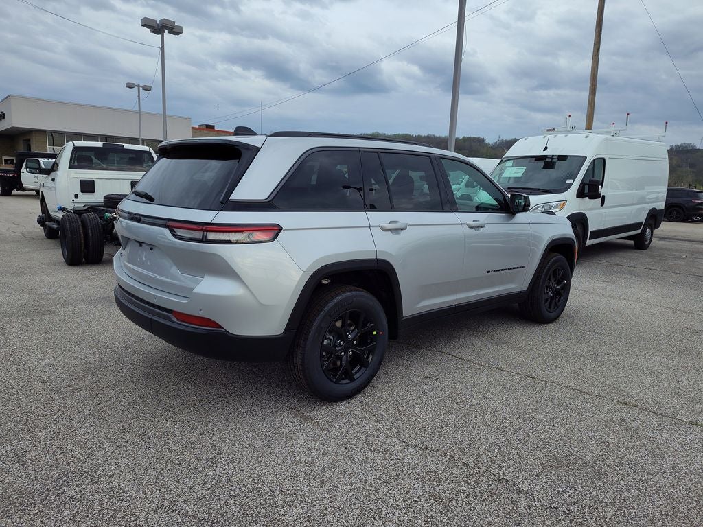 2026 Jeep Grand Cherokee Laredo Altitude