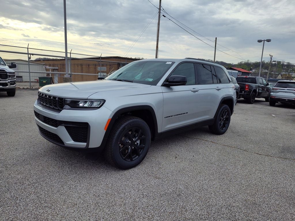 2026 Jeep Grand Cherokee Laredo Altitude
