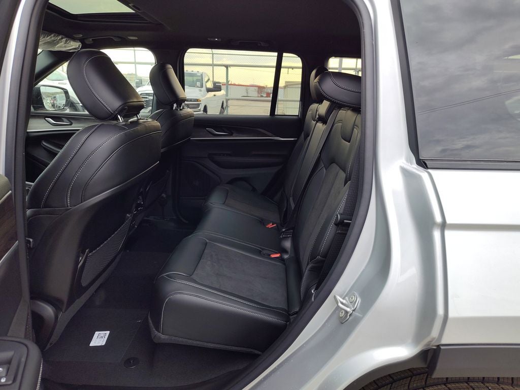 2026 Jeep Grand Cherokee Laredo Altitude
