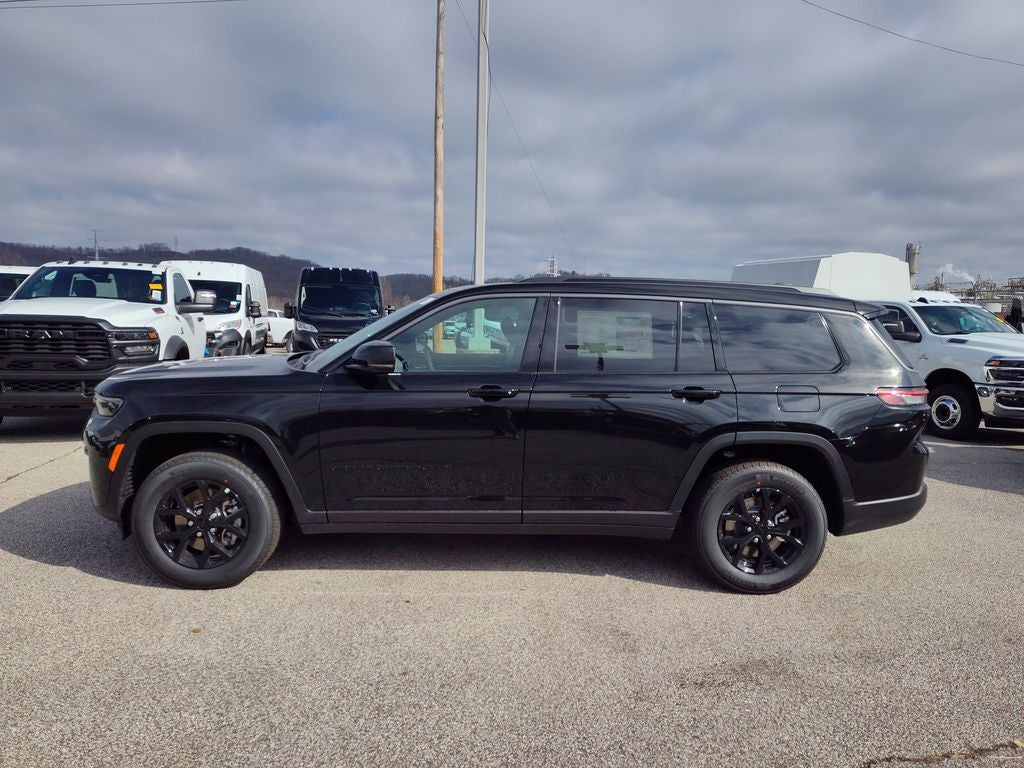 2026 Jeep Grand Cherokee Laredo Altitude