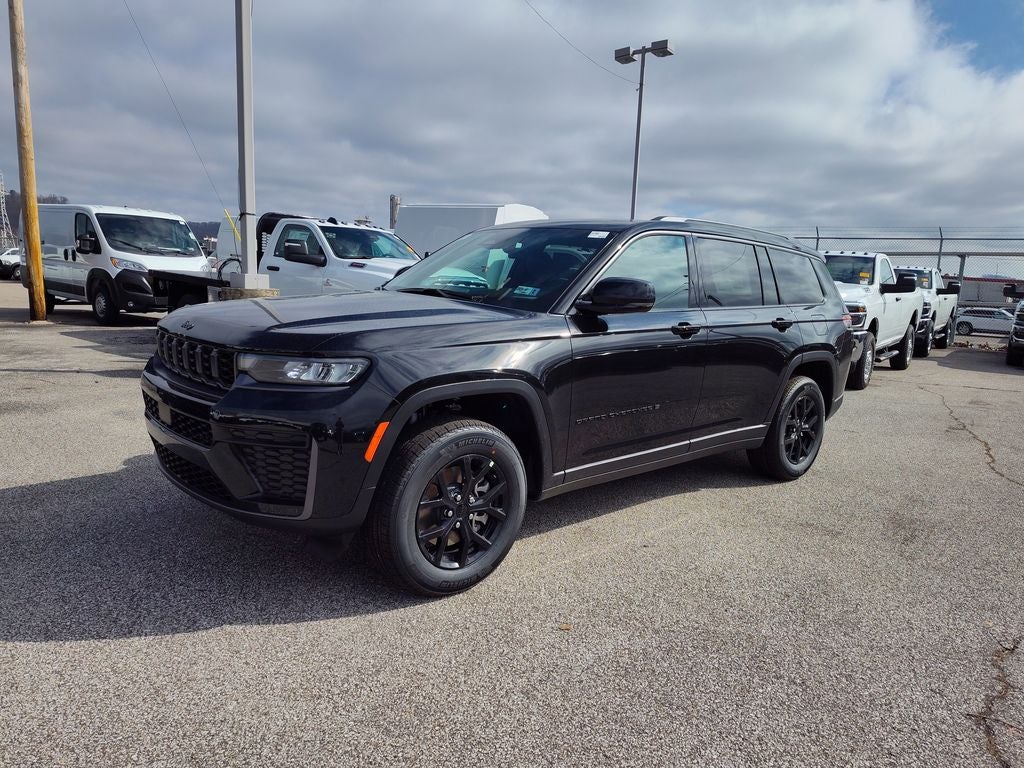 2026 Jeep Grand Cherokee Laredo Altitude