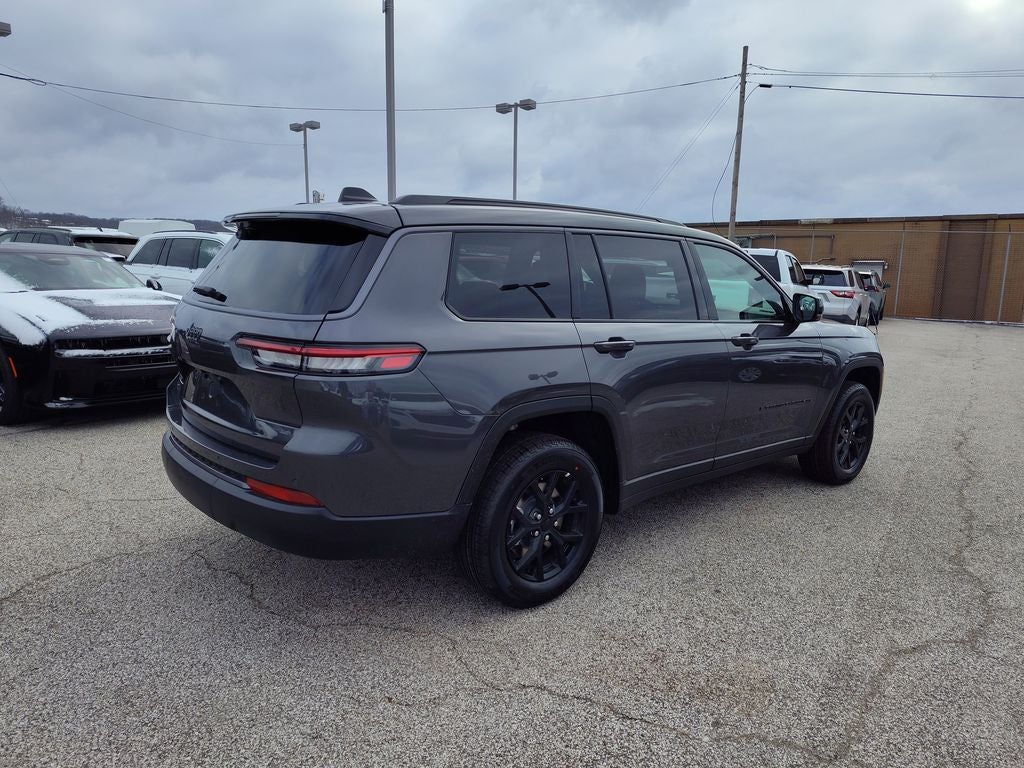 2026 Jeep Grand Cherokee Laredo Altitude