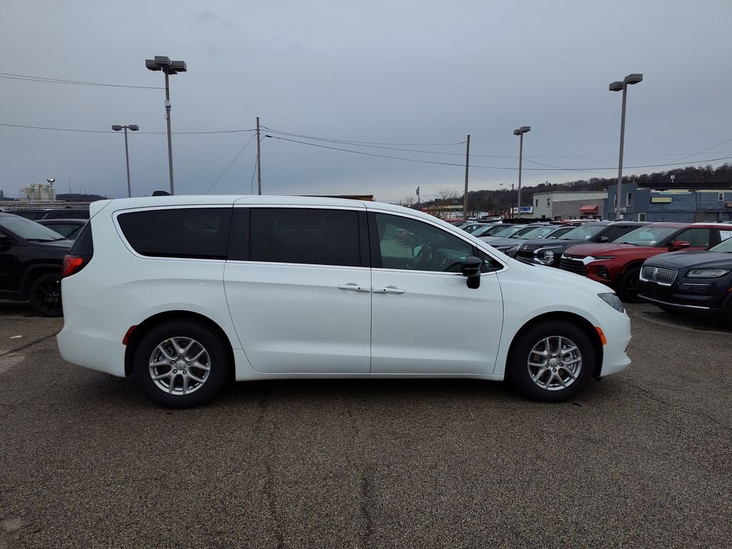 2026 Chrysler Voyager LX