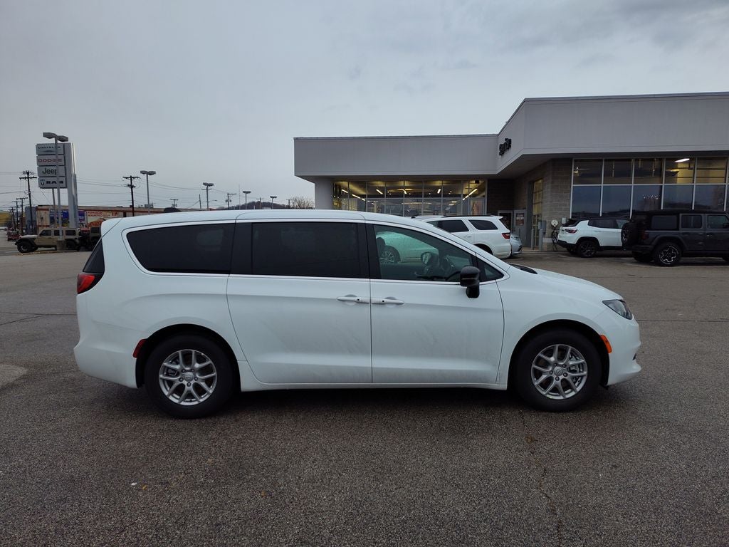 2026 Chrysler Voyager LX
