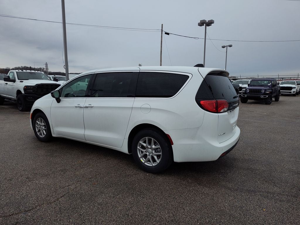 2026 Chrysler Voyager LX