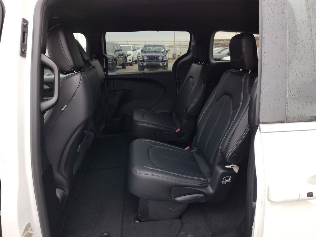 2026 Chrysler Voyager LX