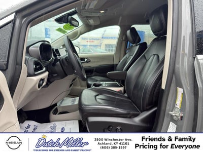 2023 Chrysler Pacifica Hybrid Touring L