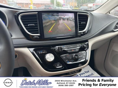 2023 Chrysler Pacifica Hybrid Touring L