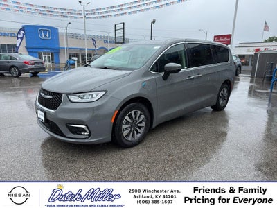 2023 Chrysler Pacifica Hybrid Touring L