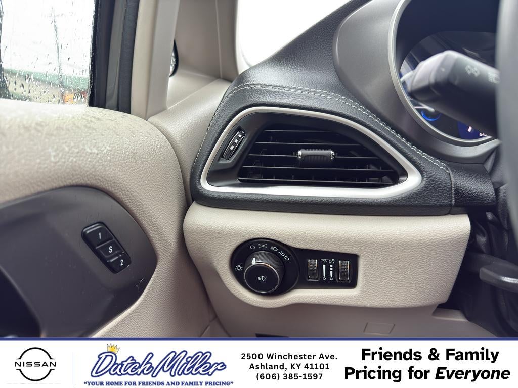 2023 Chrysler Pacifica Hybrid Touring L
