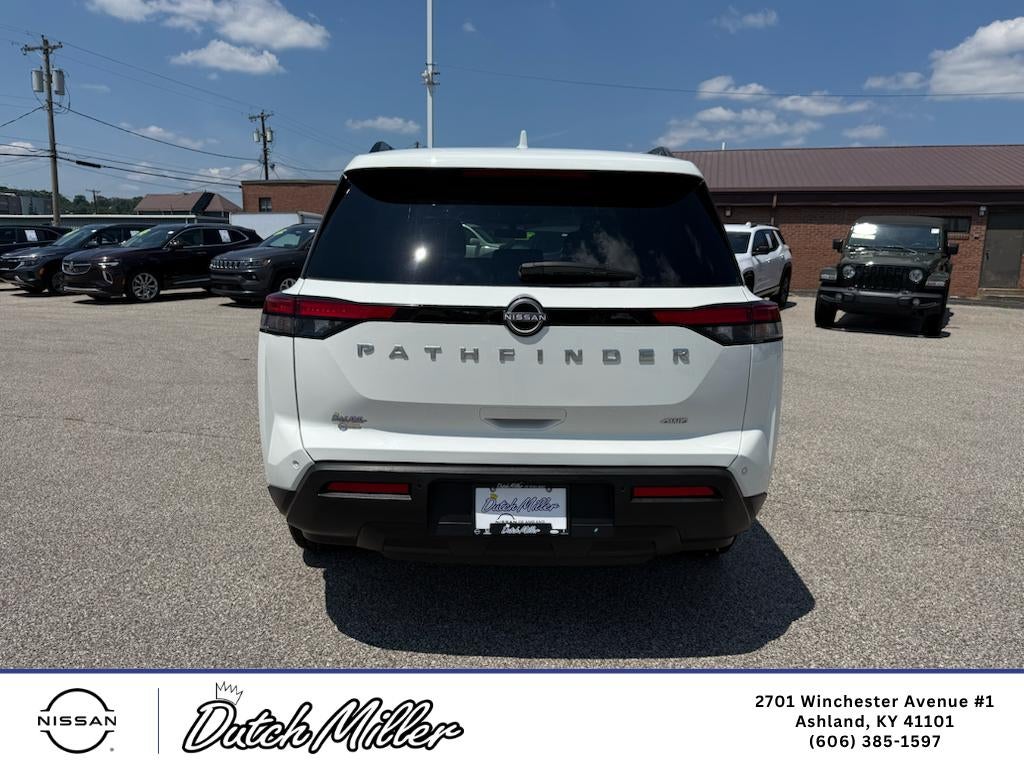 2025 Nissan Pathfinder SV