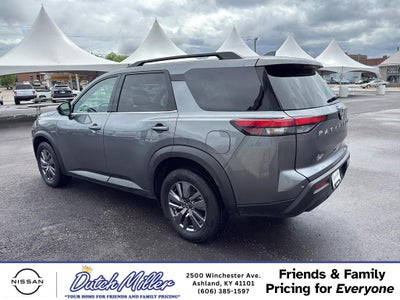 2025 Nissan Pathfinder SV