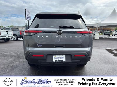 2025 Nissan Pathfinder SV