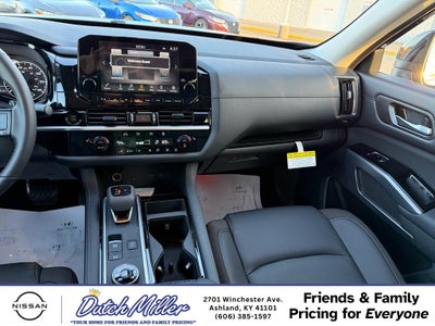 2025 Nissan Pathfinder SL