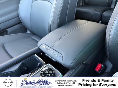 2025 Nissan Pathfinder SL