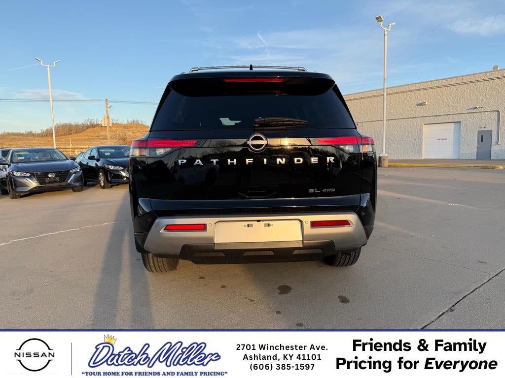 2025 Nissan Pathfinder SL