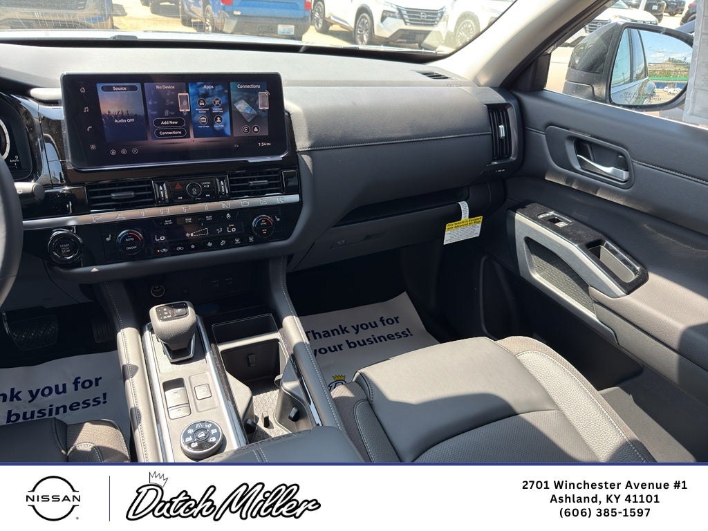 2026 Nissan Pathfinder SL