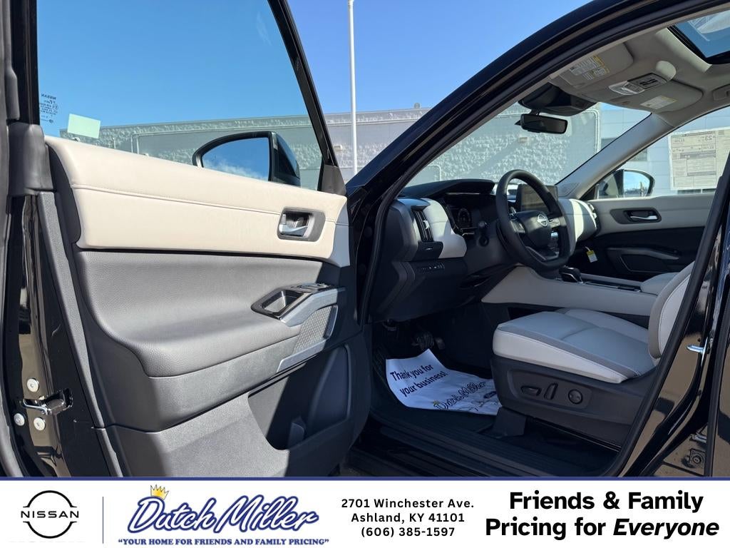 2026 Nissan Pathfinder SL