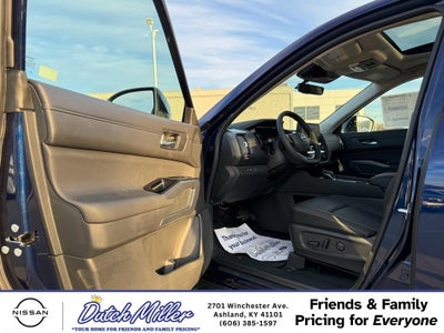 2026 Nissan Pathfinder SL