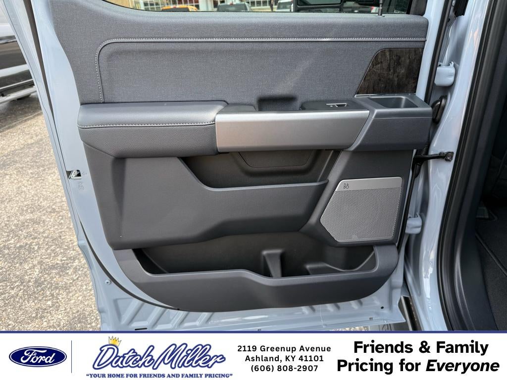 2026 Ford F-350 LARIAT 4WD Crew Cab 8' Box