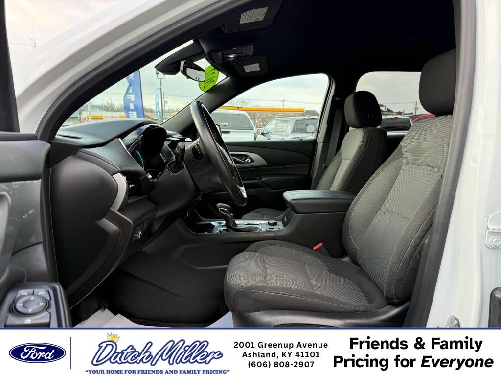 2022 Chevrolet Traverse LT Cloth