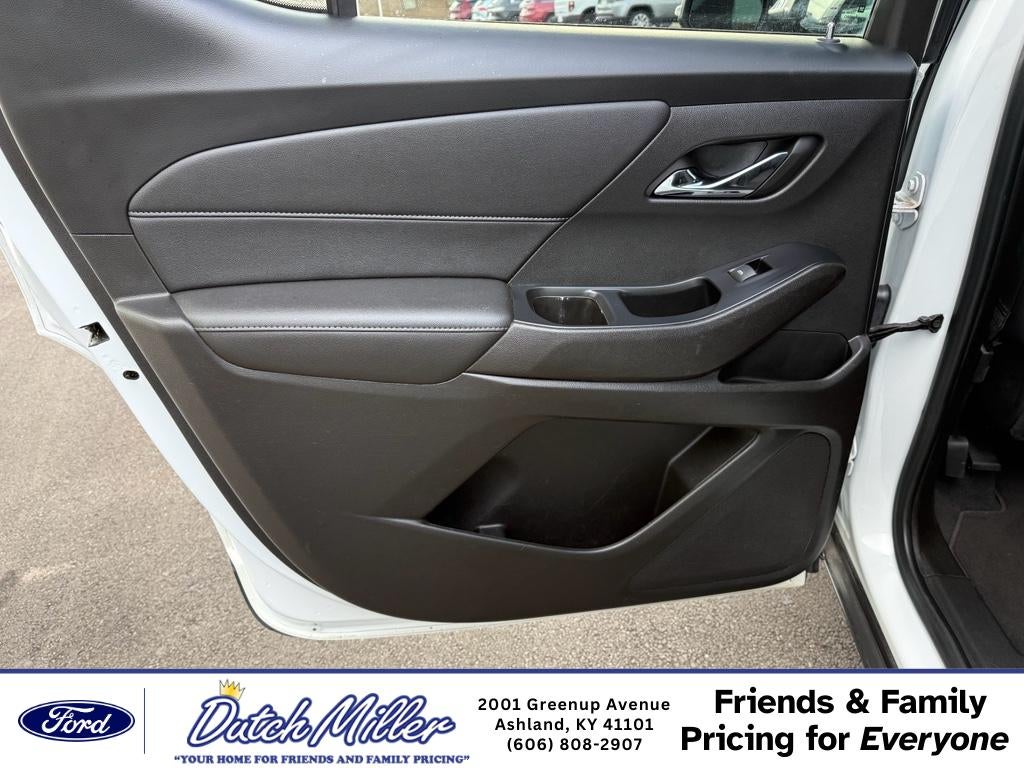 2022 Chevrolet Traverse LT Cloth
