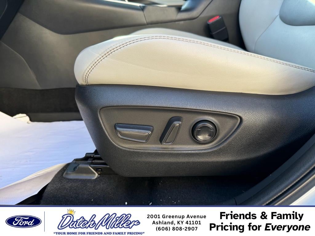 2023 Toyota RAV4 Hybrid Hybrid XLE Premium