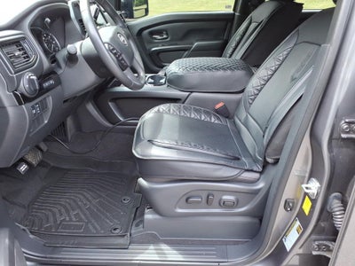2024 Nissan TITAN Crew Cab SV