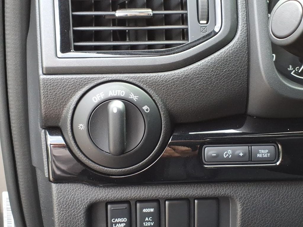 2024 Nissan TITAN Crew Cab SV