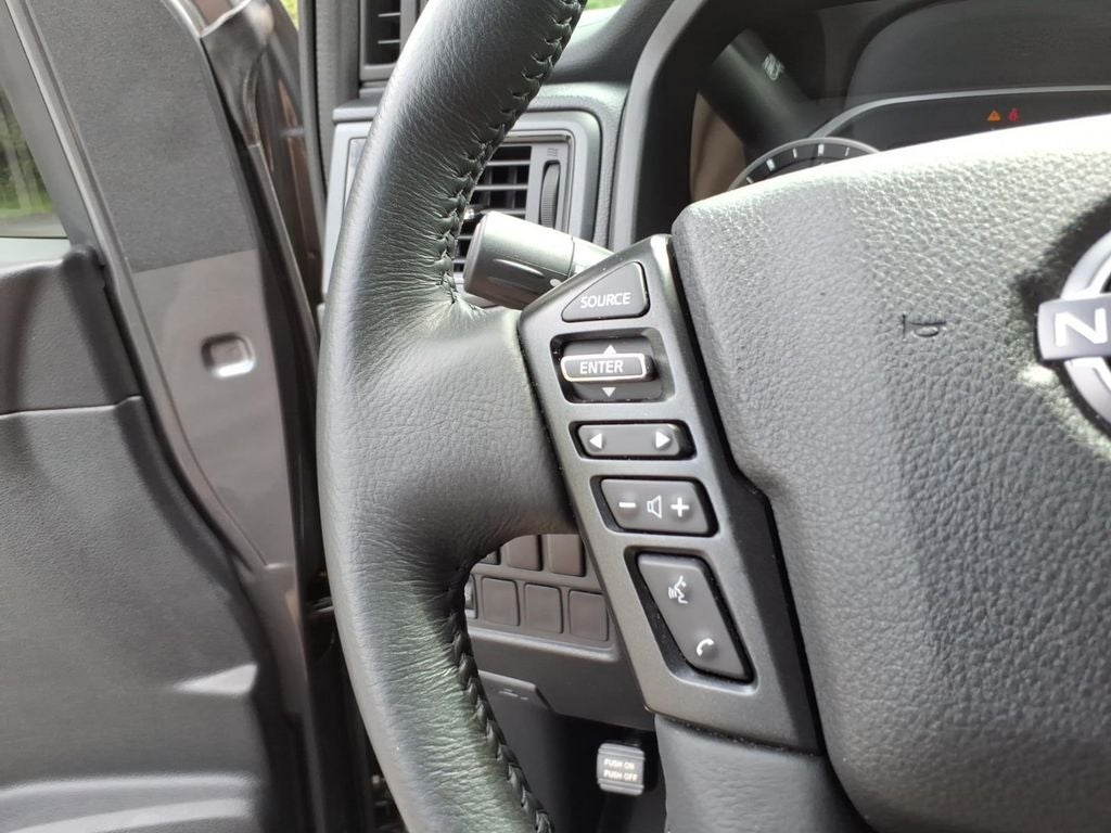 2024 Nissan TITAN Crew Cab SV