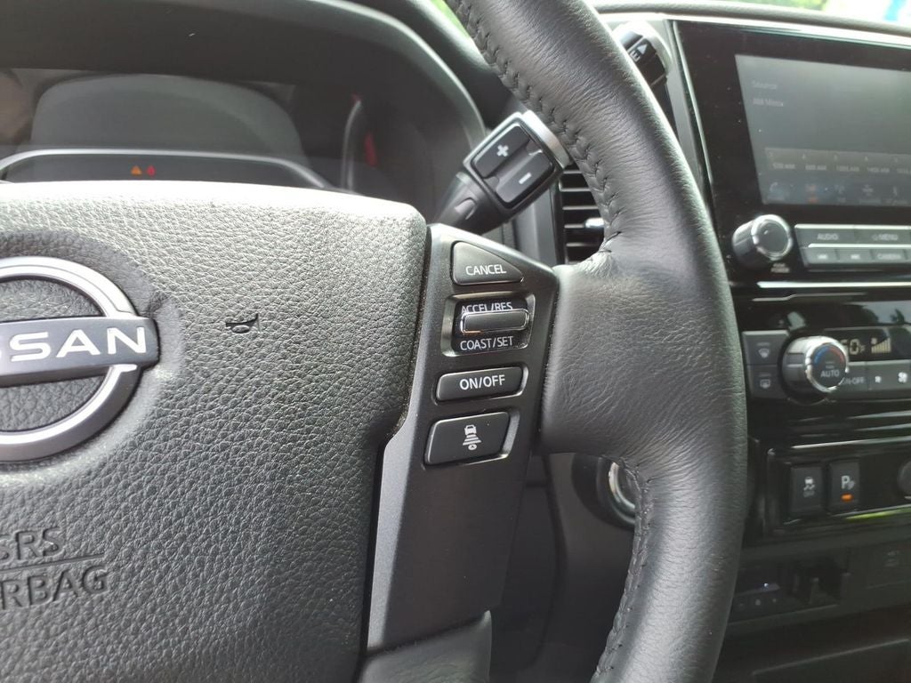 2024 Nissan TITAN Crew Cab SV