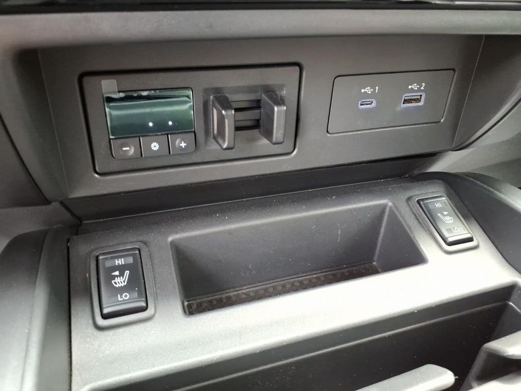 2024 Nissan TITAN Crew Cab SV