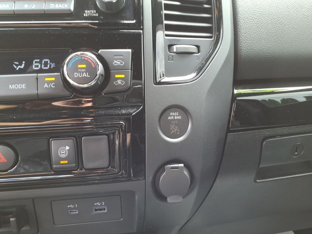 2024 Nissan TITAN Crew Cab SV