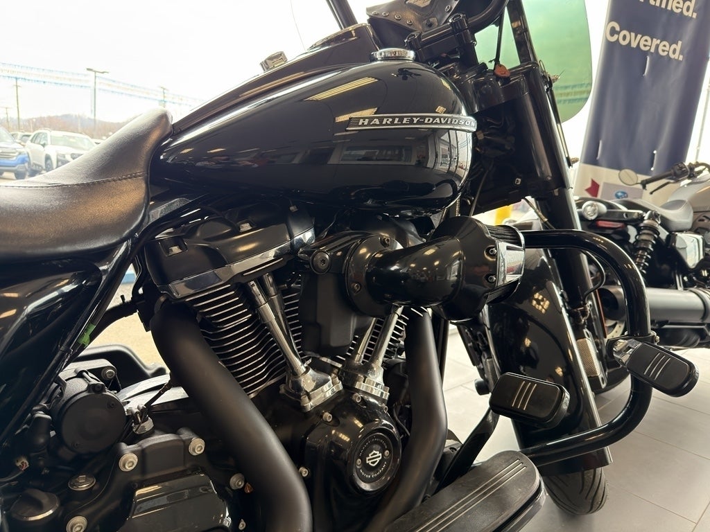 2017 Harley-Davidson FLHRXS Base