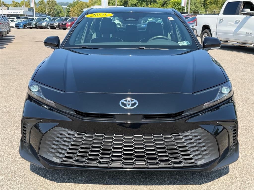 2025 Toyota Camry Hybrid SE