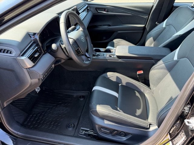 2025 Toyota Camry Hybrid SE