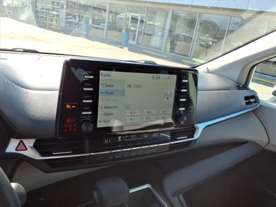 2024 Toyota Sienna LE