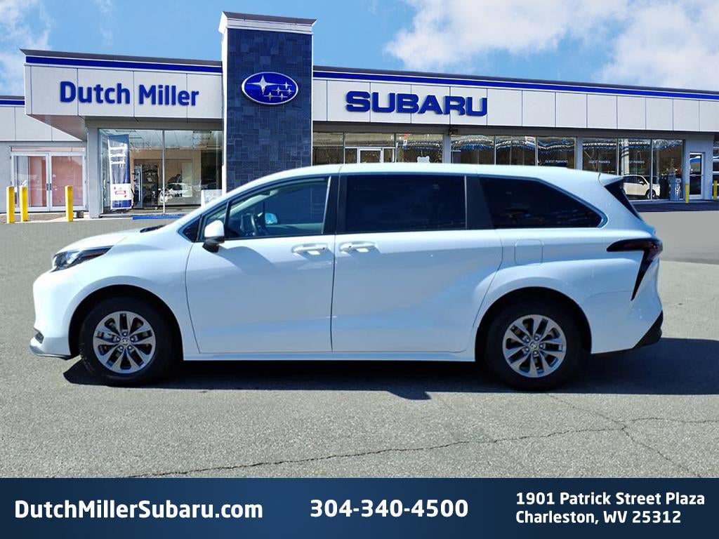 2024 Toyota Sienna LE