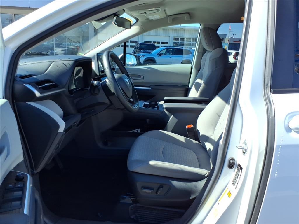 2024 Toyota Sienna LE