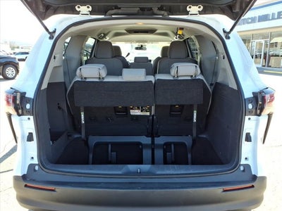 2024 Toyota Sienna LE