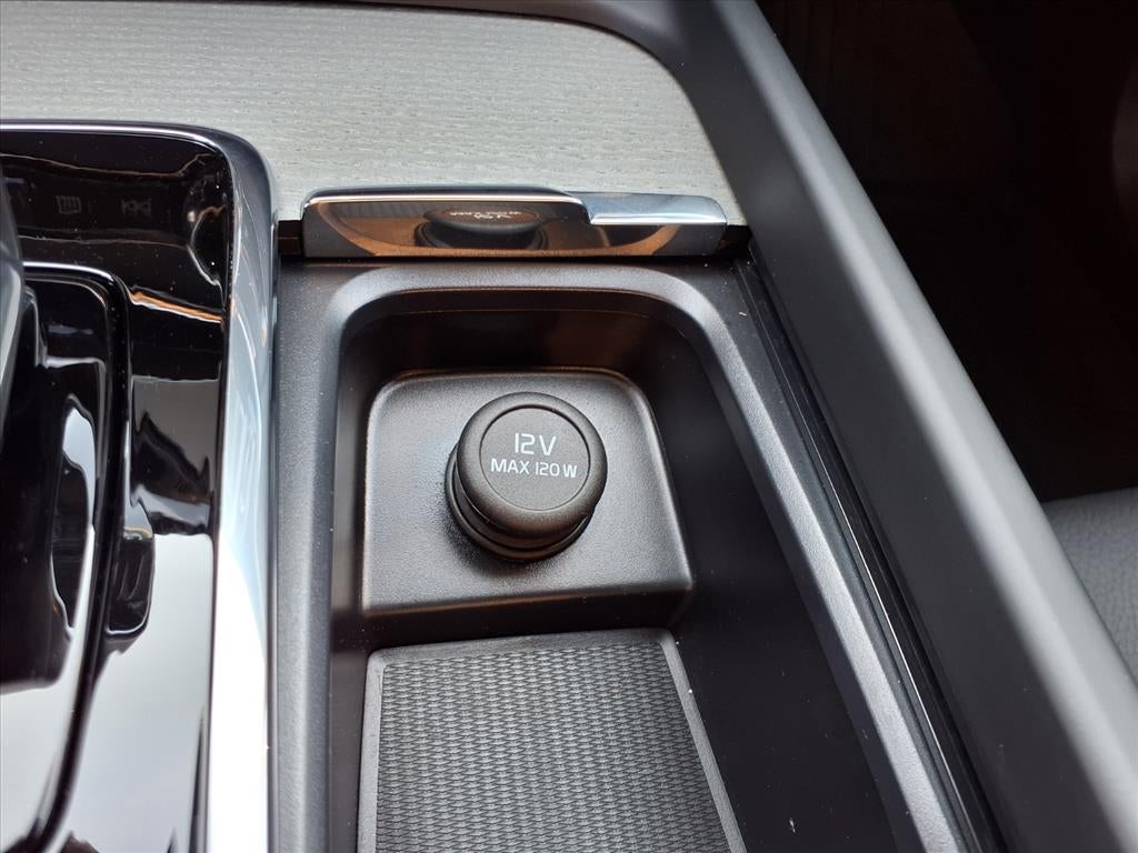 2025 Volvo XC60 Plus